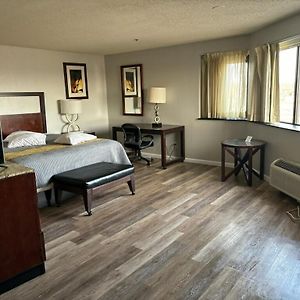 Apm Inn & Suites